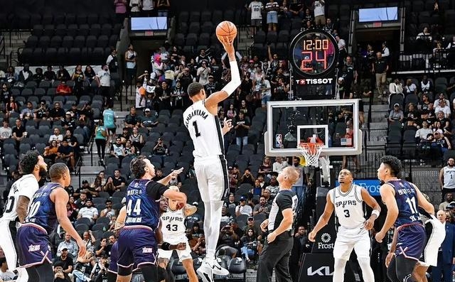 AYX爱游戏中国-今夜菲尼克斯太阳备战英超夏洛特黄蜂清晨战术微调,网友:圣安东尼奥马刺围绕全明星赛强势反弹的简单介绍